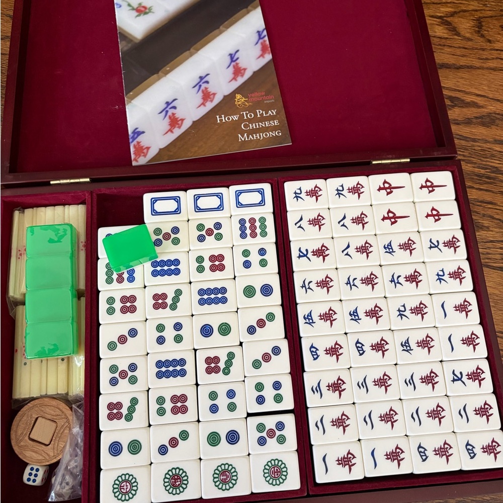 Classic Chinese Mahjong Set with Green backs